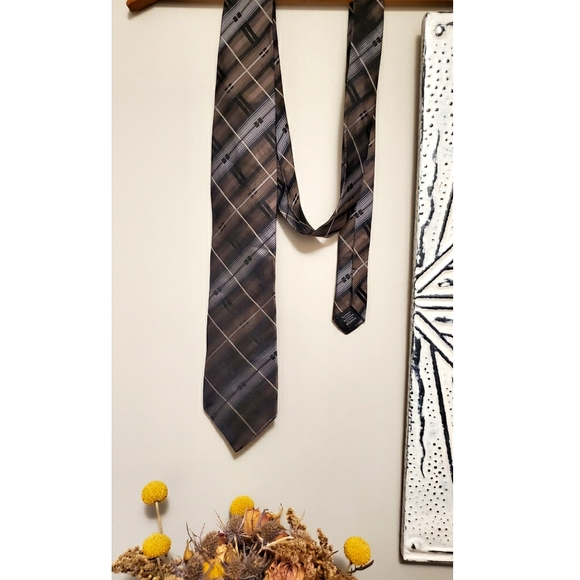 Van Heusen Other - Men's silk stain-resistant tie (handmade)